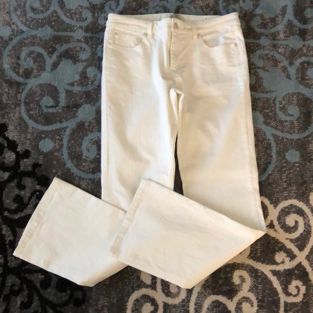 White House Black Market Blanc Boot White Jeans
